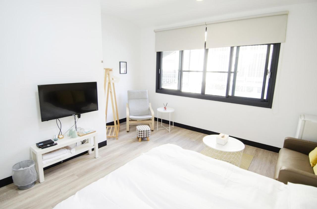 Tt Guesthouse旅人時光民宿 ไถหนาน ภายนอก รูปภาพ